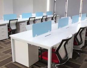 打造高效辦公空間 職員桌椅、屏風隔斷與電腦桌的選購指南